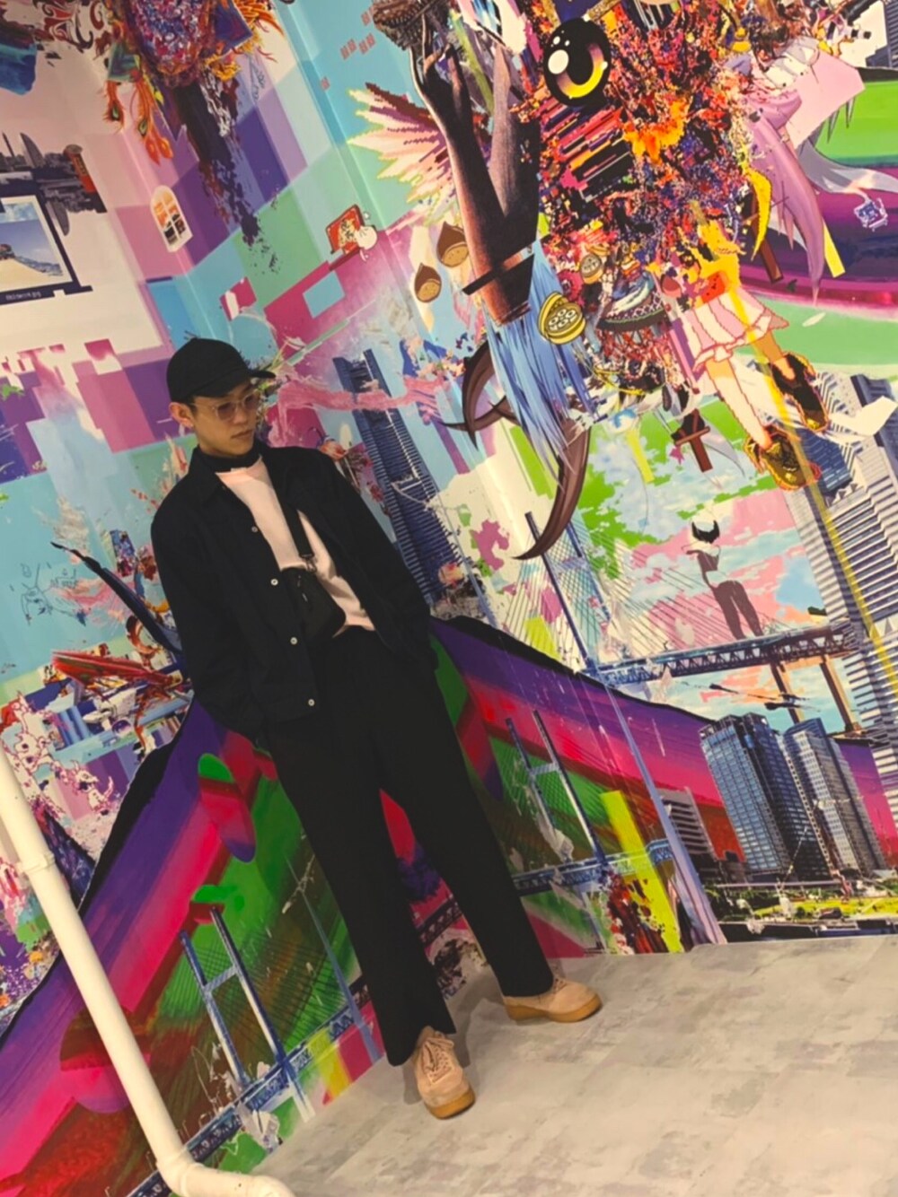 「asobuild、光の深海展」｜「SIPSのアイテム（ジャケット/アウター、ブラック系）」を使った、モキチさん（メンズ・180cm）の冬コーディネートの1枚目の写真