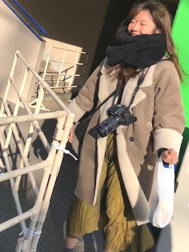 「カメラ女子」｜「アイテム（ムートンコート）」を使った、かなっくすまん☆さん（レディース・163cm）の冬コーディネート
