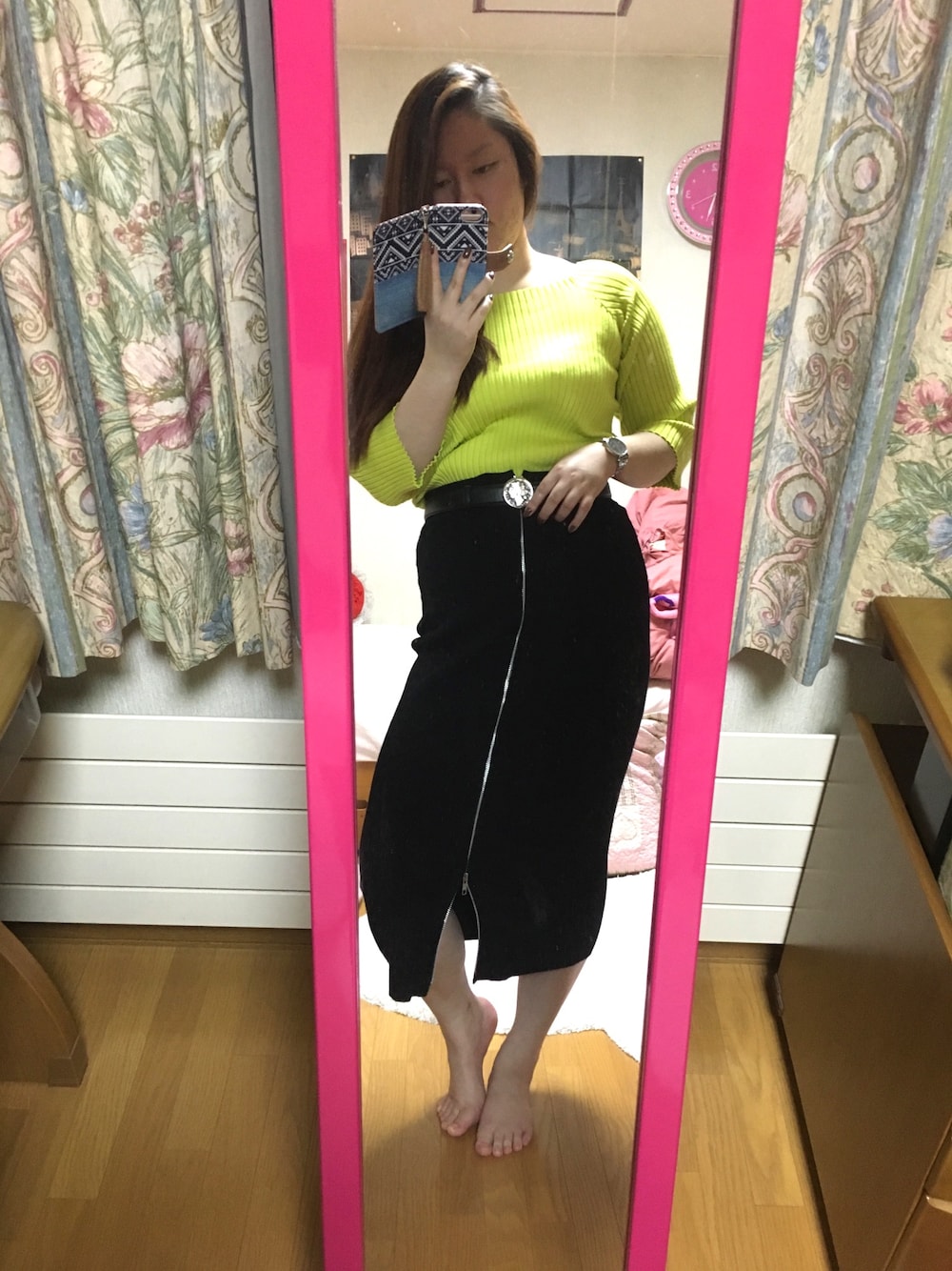 「秋コーデ、ジーナシス、ミラオーウェン、タイトスカート、ニット、ハイブランド×プチプラ」｜「Mila Owenのアイテム（ニット/セーター、グリーン系）」を使った、ひかるんさん（レディース・163cm）の秋コーディネートの1枚目の写真