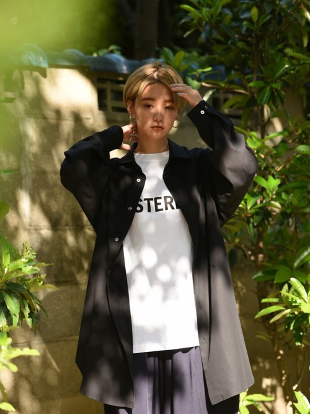 「snap、fashion、ユニセックス、edwina horl、ビッグシャツ、Essay、シャツコート、OVIE STUDIO、エドウィナホール、エッセイ」｜「Edwina HorlのEdwina Horl ビッグシャツ OVIE STUDIO限定black（シャツ/ブラウス、ブラック系）」を使った、OVIE STUDIOさん（レディース・153cm）の春コーディネートの1枚目の写真