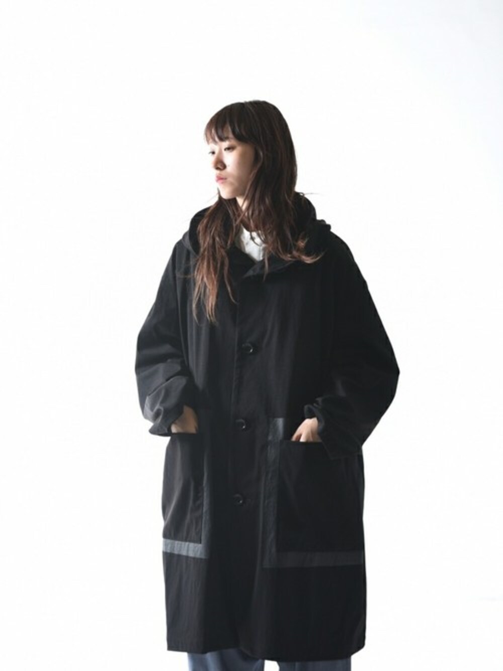 ブラック系のその他アウターを着用したレディースの夏コーディネートの1枚目の写真