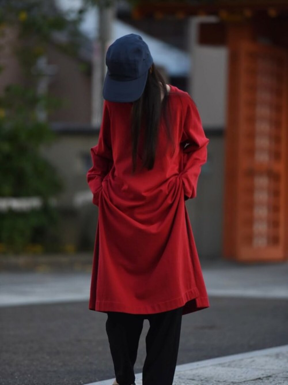 「ニット、キャップ、ロングニット、ジェットキャップ、スリット、Essay、OVIE STUDIO、エッセイ、BISHOOL、ビシュール」｜「ESSAYのESSAY LONGBRIM JET CAP（キャップ、ブルー系）」を使った、OVIE STUDIOさん（レディース・163cm）の秋コーディネートの1枚目の写真