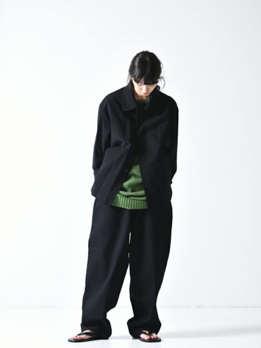 「ブルゾン、デニム、black、オールブラック、デニムパンツ、Essay、ALL BLACK、OVIE STUDIO、VOAAOV、BISHOOL」｜「VOAAOVのVOAAOV コットンウールボックスショートブルゾン（ブルゾン、ブラック系）」を使った、OVIE STUDIOさん（レディース・163cm）の秋コーディネートの1枚目の写真