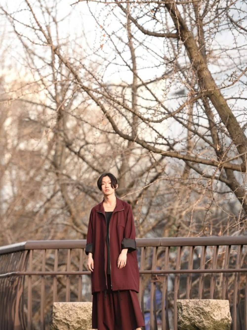 「セットアップ、ボルドー、オーバーサイズ、ワインレッド、春、春コーデ、OVIE STUDIO、ジップコート、BISHOOL、ビシュール」｜「BISHOOLのBISHOOL wool gabardine easy 袴 pants（その他パンツ、レッド系）」を使った、OVIE STUDIOさん（メンズ・165cm）の春コーディネートの1枚目の写真