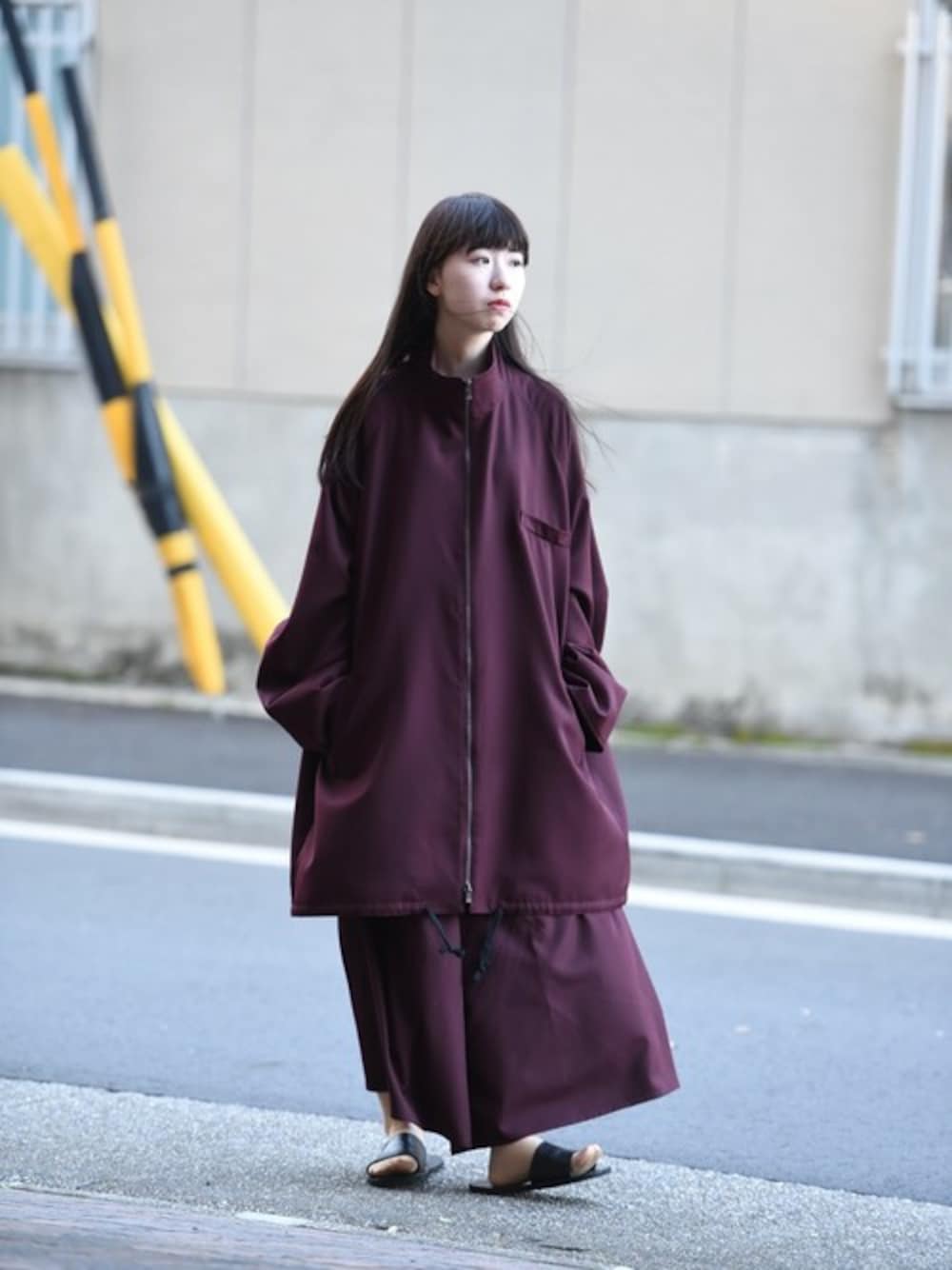 「セットアップ、ワイドパンツ、ワインレッド、春、春コーデ、セットアップスタイル、OVIE STUDIO、ジップコート、BISHOOL、ビシュール」｜「BISHOOLのBISHOOL wool gabardine easy 袴 pants（その他パンツ、レッド系）」を使った、OVIE STUDIOさん（レディース・163cm）の春コーディネートの1枚目の写真
