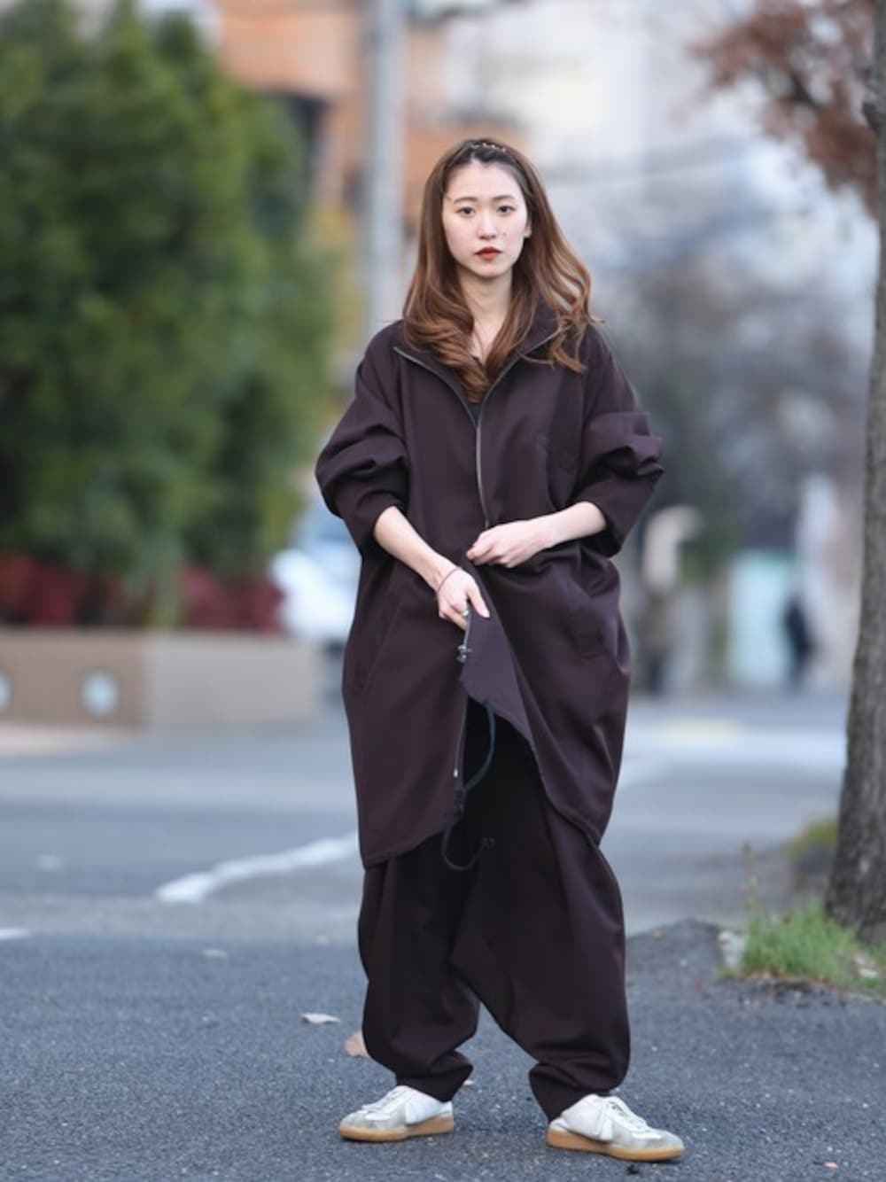 「セットアップ、ワントーンコーデ、タックパンツ、春、ジップ、春コーデ、OVIE STUDIO、ファスナー、BISHOOL、ビシュール」｜「BISHOOLのBISHOOL Wool Gabardine Japanese Lantern Pants（スラックス、ブラウン系）」を使った、OVIE STUDIOさん（レディース・163cm）の春コーディネートの1枚目の写真