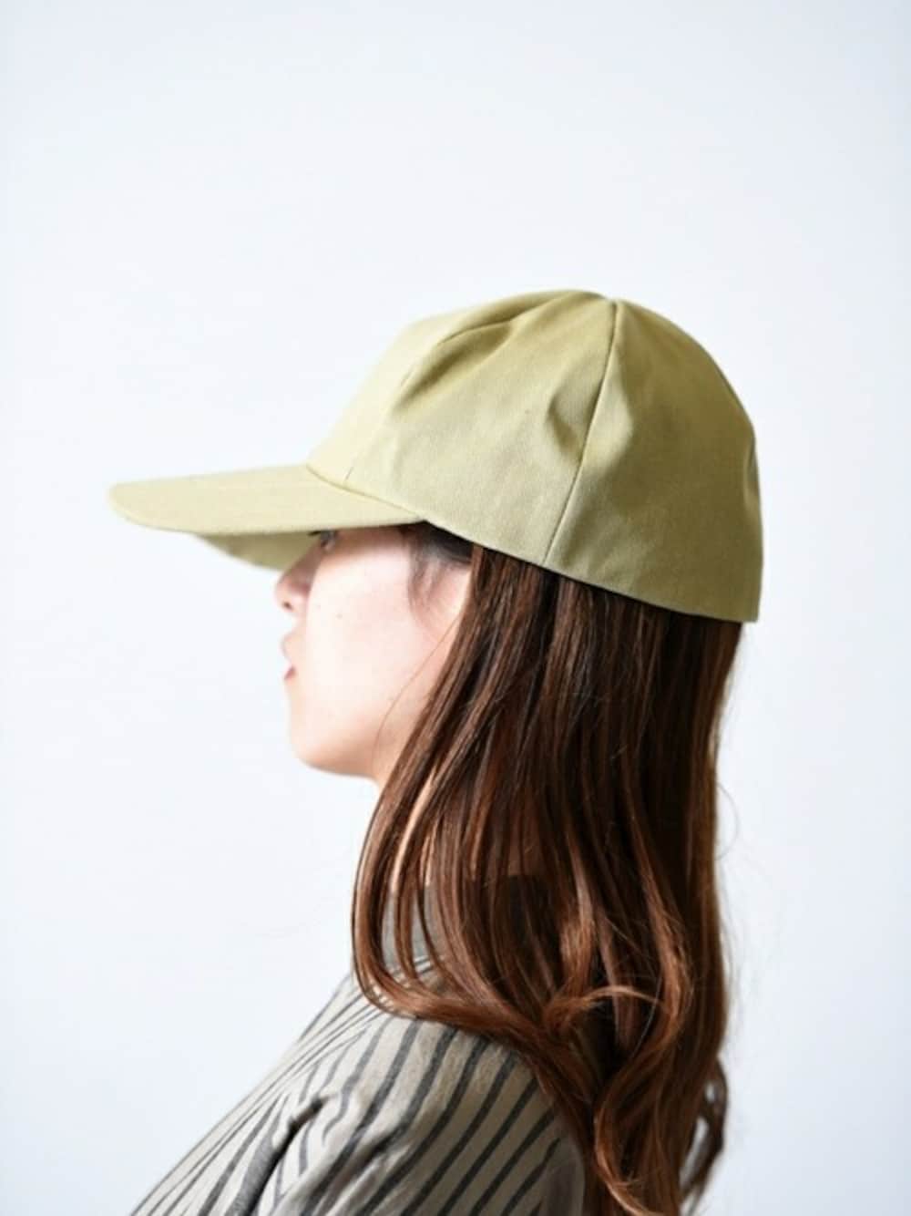 「夏、ベージュ、キャップ、ベースボールキャップ、春、春コーデ、夏コーデ、Essay、OVIE STUDIO、エッセイ」｜「ESSAYのESSAY LONGBRIM B.B CAP（キャップ、ベージュ系）」を使った、OVIE STUDIOさん（レディース・163cm）の春コーディネートの1枚目の写真