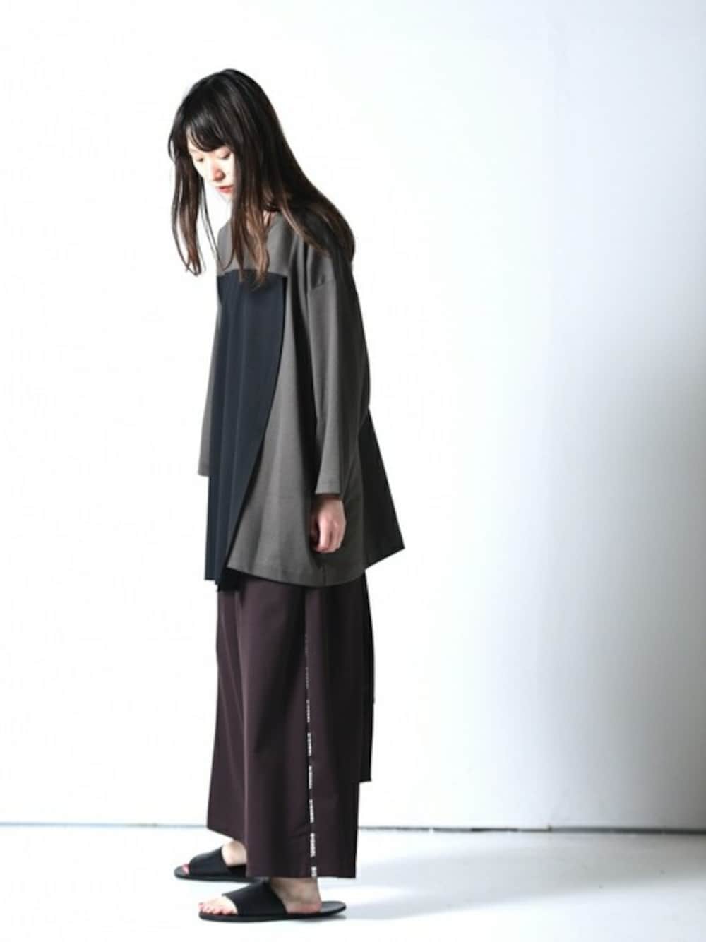 「夏、サルエルパンツ、ワイドパンツ、サンダル、my beautiful landlet、夏コーデ、レザーサンダル、OVIE STUDIO、BISHOOL、ビシュール」｜「my beautiful landletのMy Beautiful Landlet スクエア切替カットソー（Tシャツ/カットソー、グレー系）」を使った、OVIE STUDIOさん（レディース・163cm）の夏コーディネートの1枚目の写真