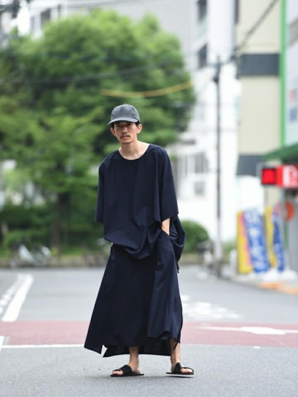 「ビッグシルエット、セットアップ、キャップ、ベースボールキャップ、夏コーデ、ビッグT、Essay、OVIE STUDIO、BISHOOL、ビシュール」｜「ESSAYのESSAY LONGBRIM B.B CAP（キャップ、グレー系）」を使った、OVIE STUDIOさん（メンズ・180cm）の夏コーディネートの1枚目の写真