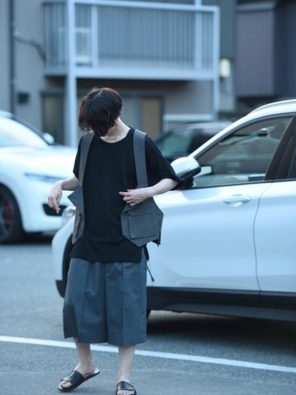 「夏、ゆるコーデ、夏だ！Tシャツ着よう！、OVIE STUDIO、MyBeautifulLandlet、ベスト、ビッグシルエット」｜「my beautiful landletのMy Beautiful Landlet Bafu Cottonバックパックベスト OVIE STUDIO limited charcoal（ベスト、グレー系）」を使った、OVIE STUDIOさん（メンズ・172cm）の夏コーディネートの1枚目の写真