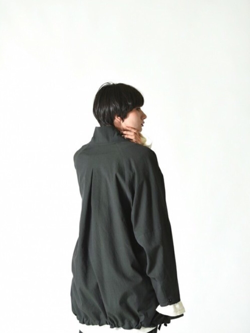 「シンプル、カジュアル、秋冬、OVIE STUDIO、YANTOR、ジャケット」｜「YANTORのYANTOR Wash Wool Fall Jacket green（ブルゾン、グリーン系）」を使った、OVIE STUDIOさん（レディース・168cm）の夏コーディネートの1枚目の写真