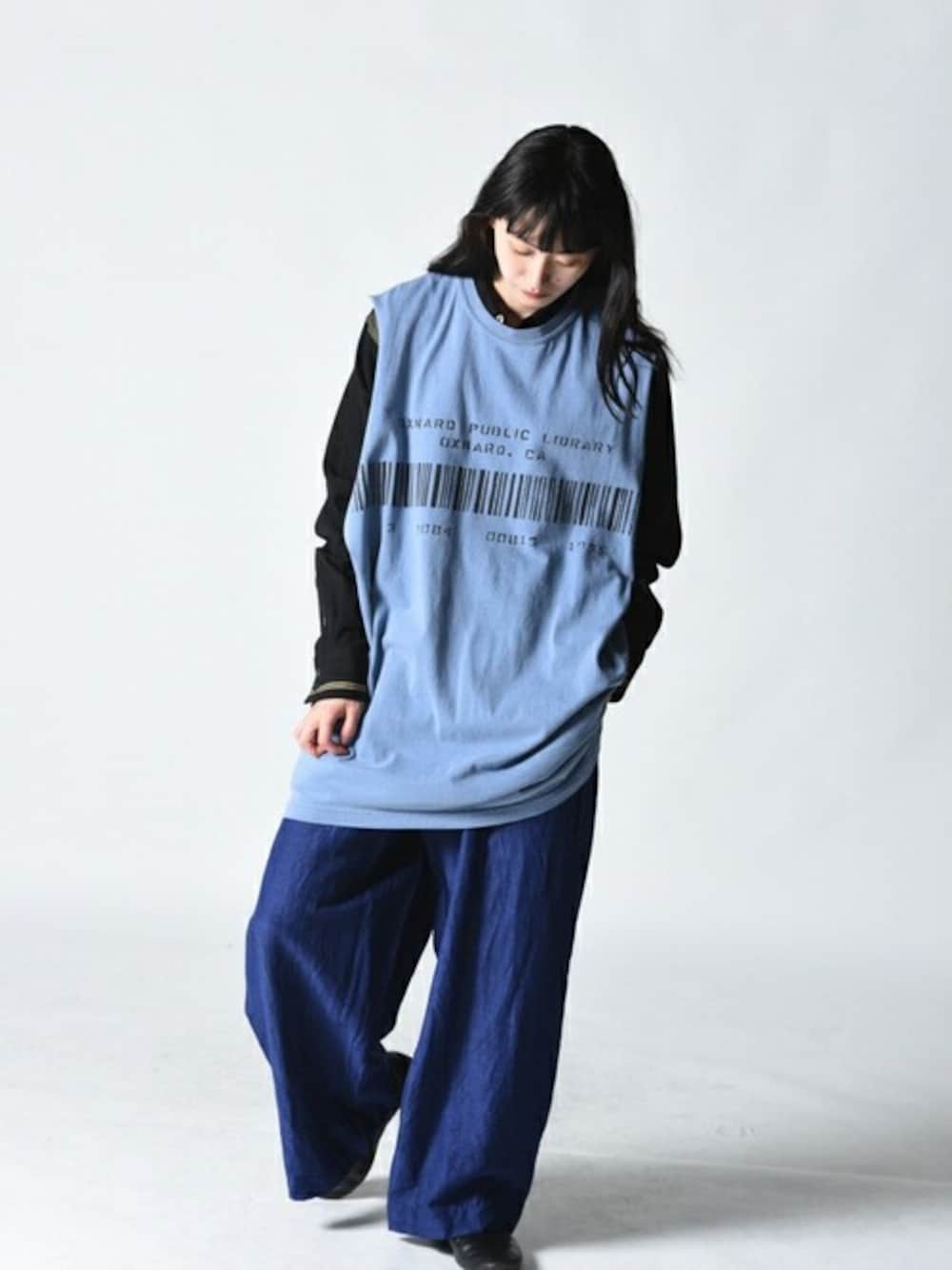 「ビッグシルエット、ストリート、オーバーサイズ、ノースリーブ、Essay、OVIE STUDIO、エッセイ」｜「ESSAYのESSAY CUT TEE（Tシャツ/カットソー、ブルー系）」を使った、OVIE STUDIOさん（レディース・163cm）の夏コーディネートの1枚目の写真