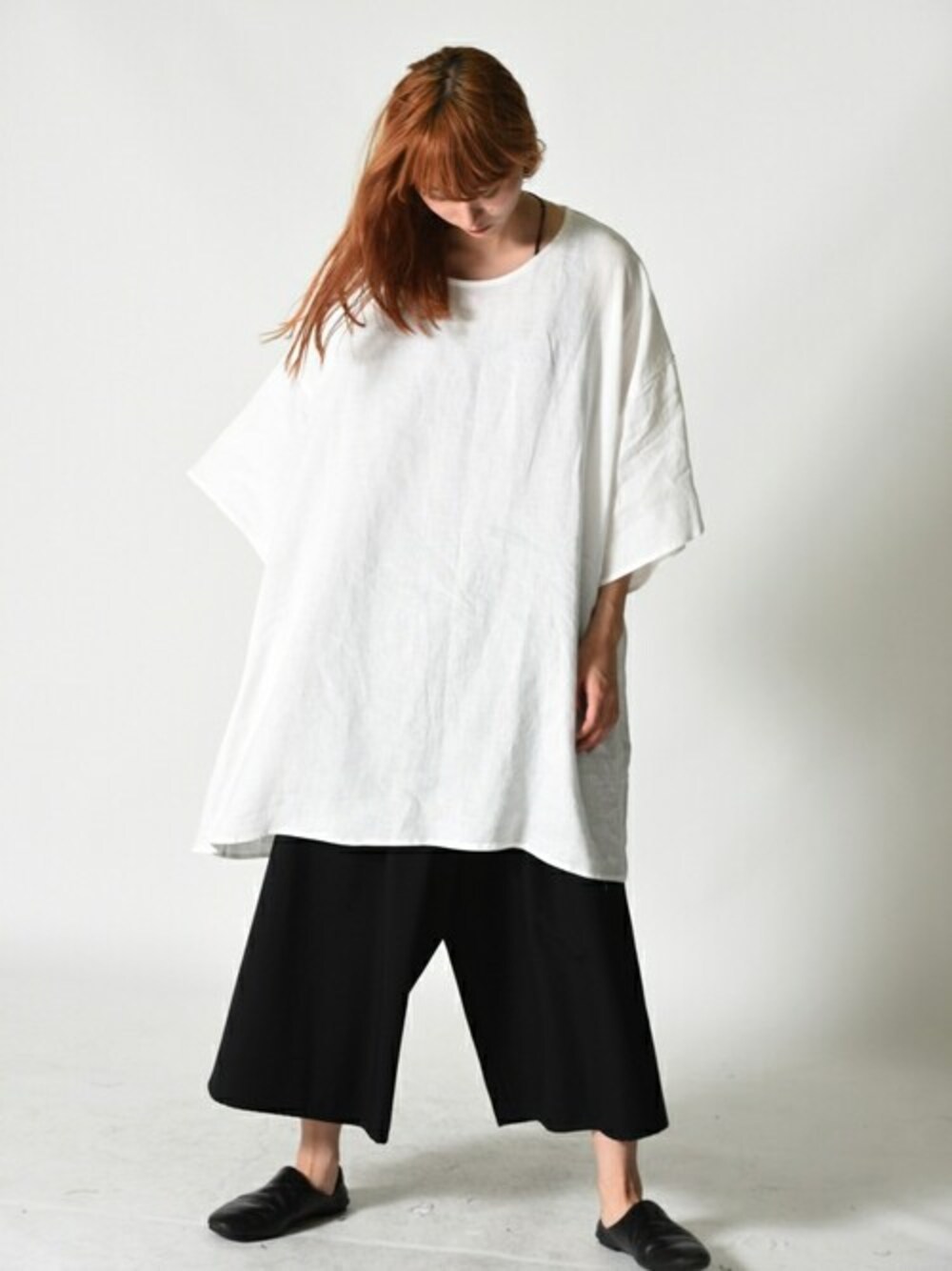 「夏、モノトーン、ワイドパンツ、リネン、モード、夏コーデ、OVIE STUDIO、AUTTAA、BISHOOL、ビシュール」｜「BISHOOLのBISHOOL Wool Gabardine Pajama Pants（その他パンツ、ブラック系）」を使った、OVIE STUDIOさん（レディース・163cm）の夏コーディネートの1枚目の写真