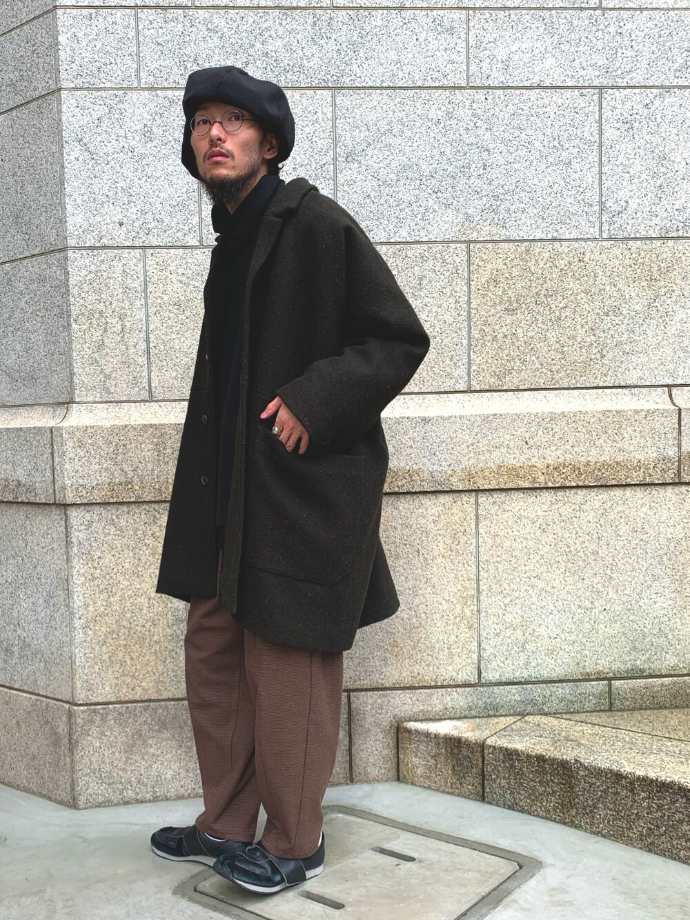 「Johnbull Private labo、johnbull、ジョンブル、ジョンブル　プライベート　ラボ(Johnbull Private labo)、シンプルコーデ、カジュアル、秋のコーデ、シンプル、JAN-JAN VAN ESSCHE、madebyhealth」｜「JAN-JAN VAN ESSCHEのアイテム（チェスターコート、ブラウン系）」を使った、TORAKANIさん（メンズ・173cm）の秋コーディネートの1枚目の写真