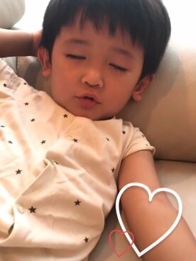 「H&M（エイチ・アンド・エム）のアイテム（ロンパース、ホワイト系）」を使った、BiiiBさん（キッズ・100cm）の夏コーディネート