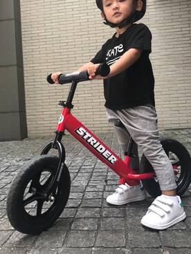 「adidas（アディダス）のadidas STAN SMITH CF I (17SP)（スニーカー、ホワイト系）」を使った、BiiiBさん（キッズ・100cm）の夏コーディネート