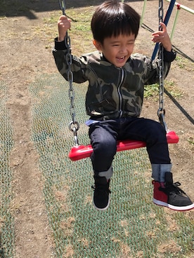 「HYSTERIC GLAMOUR（ヒステリックグラマー）のアイテム（デニムパンツ、ブルー系）」を使った、BiiiBさん（キッズ・100cm）の秋コーディネート