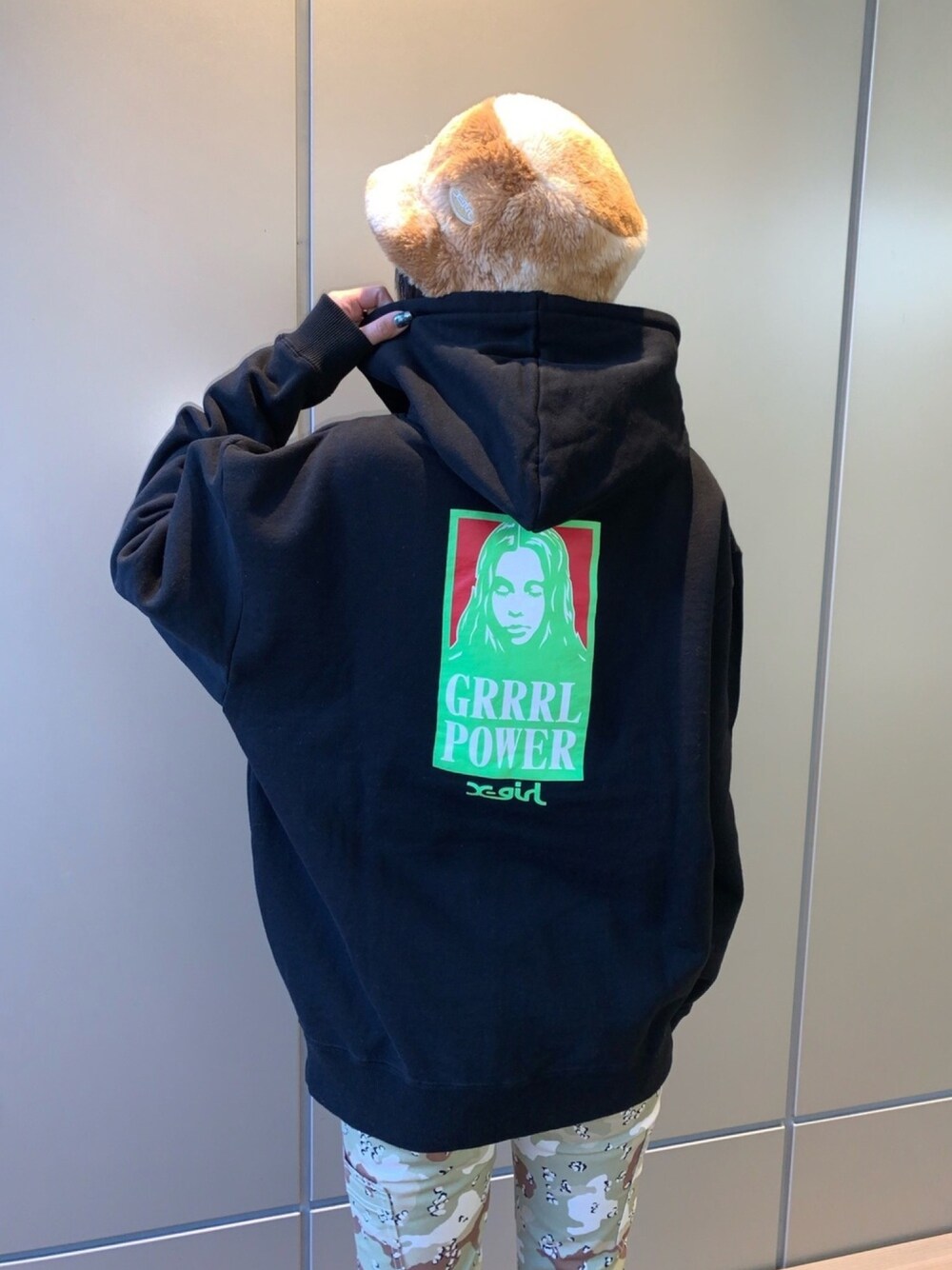 X-girl（エックスガール）の「GRRRL POWER SWEAT HOODIE