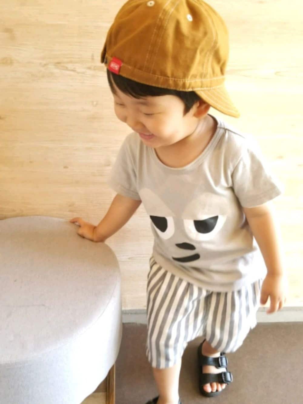 「フレデリック、ねずみ、グレー、韓国子供服、ストライプパンツ」｜「BRANSHESのアイテム（パンツ、ホワイト系）」を使った、sotaさん（キッズ・90cm）の夏コーディネートの1枚目の写真