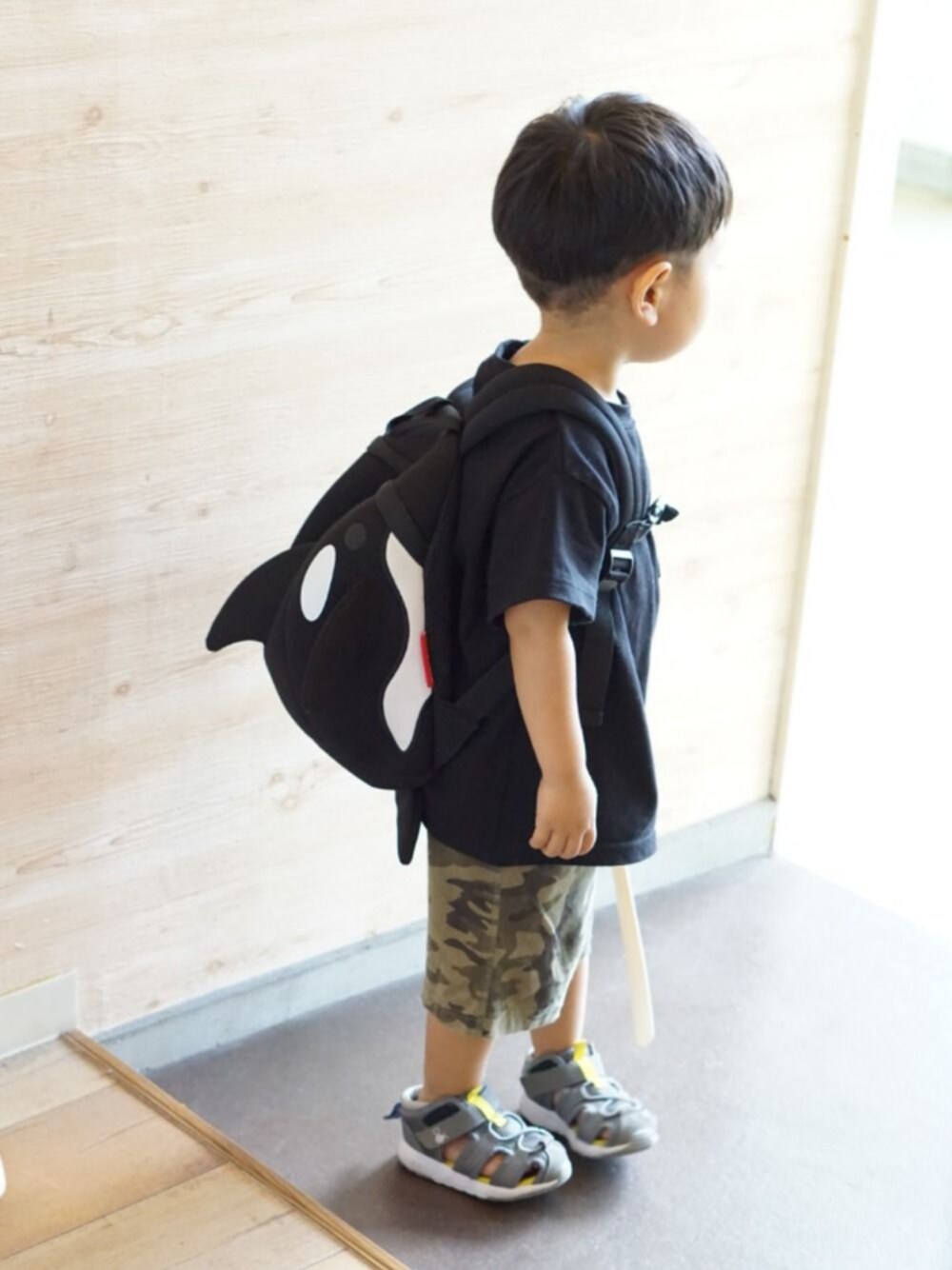 「男の子コーデ、シャチリュック、リュック、迷彩、黒、ブラック、ポケットＴシャツ、BREEZE」｜「コボちゃんのお昼寝♡のアイテム（その他、ホワイト系）」を使った、sotaさん（キッズ・90cm）の夏コーディネートの1枚目の写真