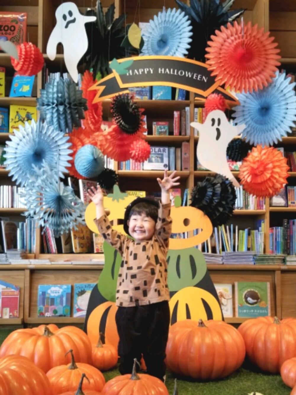 「wearhalloween2018、秋コーデ、ベレー帽、コーデュロイ、Branshes、ナイキスニーカー、ナイキ、ハロウィンコーデ、男の子」｜「★のアイテム（その他、ホワイト系）」を使った、sotaさん（キッズ・90cm）の秋コーディネートの1枚目の写真