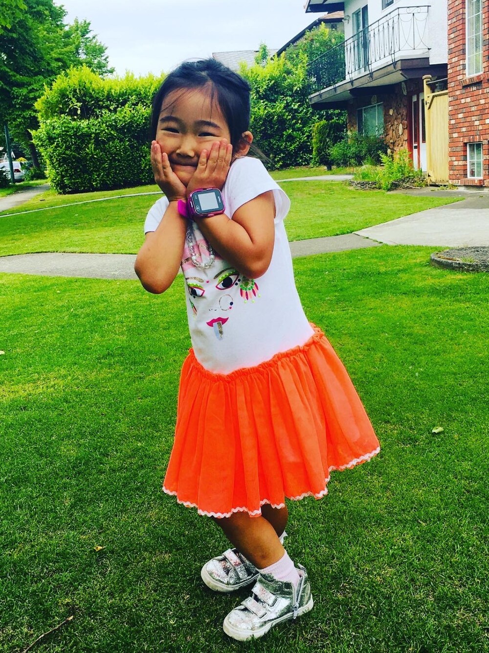 「Vtechのアイテム（アナログ腕時計、パープル系）」を使った、Uiさん（キッズ・104cm）の春コーディネートの1枚目の写真