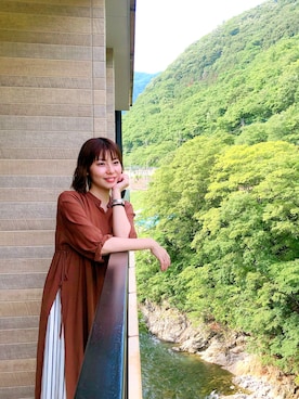 「ACCOMMODE（アコモデ）のアイテム（アクセサリー）」を使った、吉田亜理沙さん（レディース・167cm）の夏コーディネート