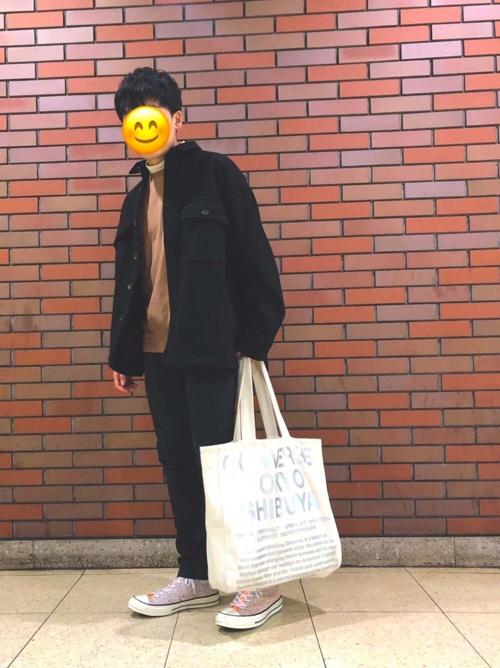 「ビックシルエット、ブラック、レイヤードスタイル、converse、CPOジャケット、スニーカー」｜「SENSE OF PLACE by URBAN RESEARCHのNewzealandwoolCPOジャケット（ミリタリージャケット、ブラック系）」を使った、ころさん（メンズ・170cm）の秋コーディネートの1枚目の写真