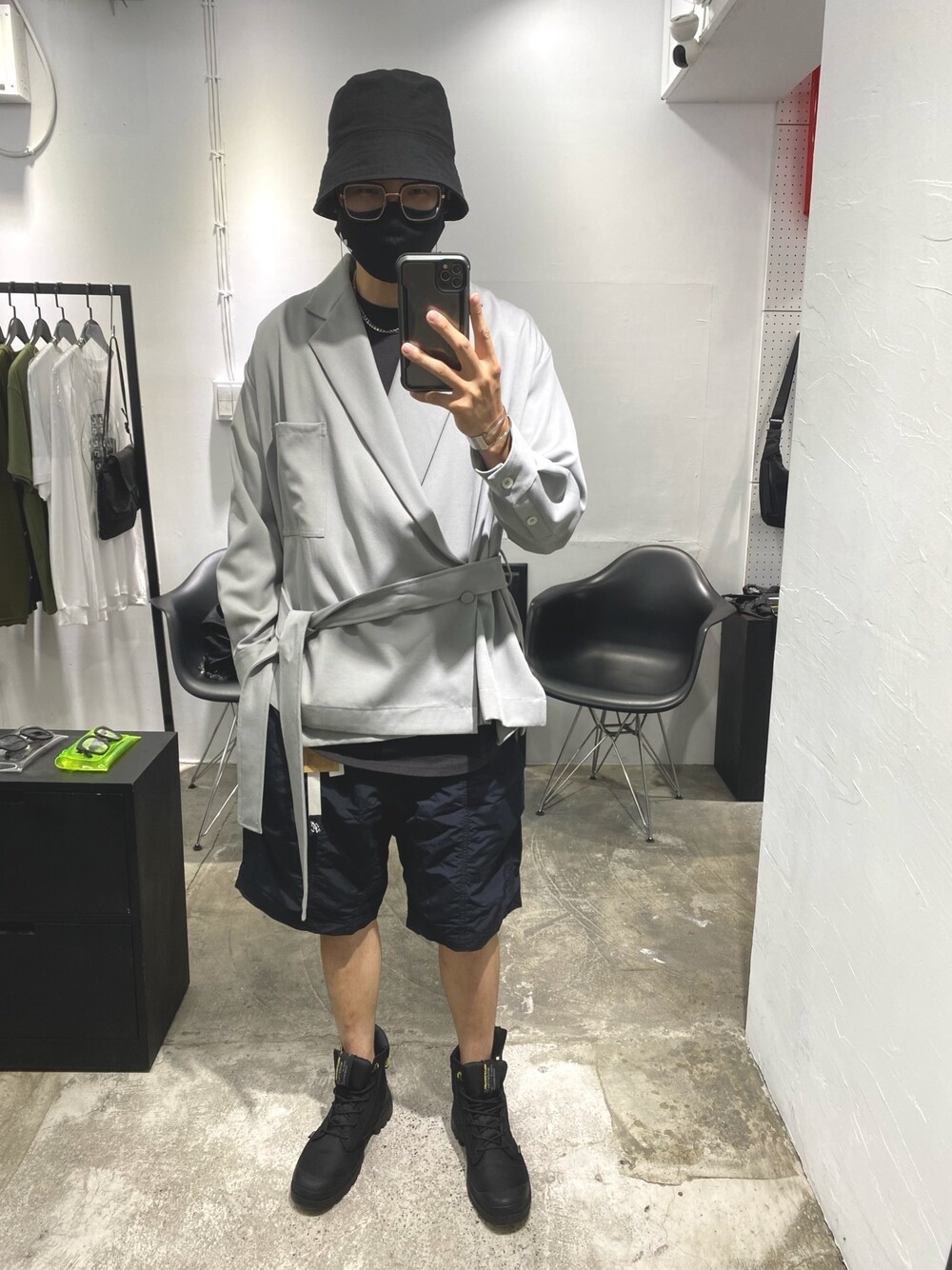 「ootd、西裝外套、機能性素材、機能素材、混搭、古著、国潮、夏天、層次、灰色」｜「anowheremenのアイテム（ノーカラーコート、シルバー系）」を使った、ctboi さん（メンズ・175cm）の夏コーディネートの1枚目の写真