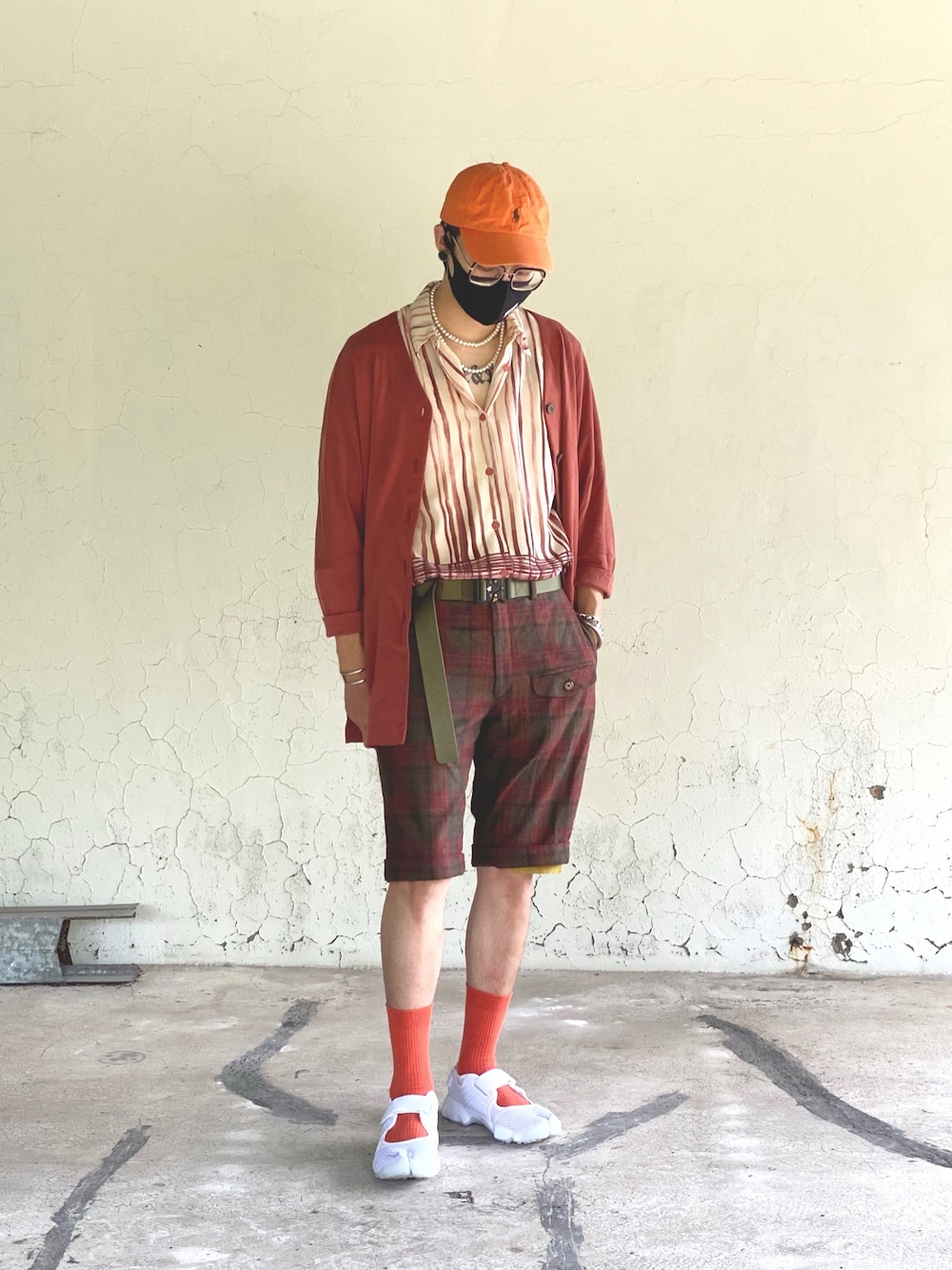 「ootd、街頭穿搭、夏天、西裝褲、紅色、休閒、古著、古著混搭、層次、NIKE」｜「TRAD philosophyのアイテム（スラックス、レッド系）」を使った、ctboi さん（メンズ・175cm）の夏コーディネートの1枚目の写真