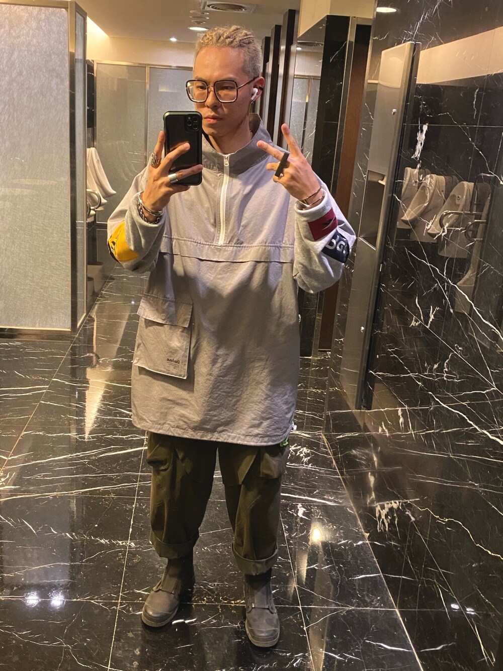「ootd、ootdtw、fashion、fashion blogger、fashionista、reebok、日系极简、日系極簡、休日スタイル、休日コーデ」｜「Ionismのアイテム（Tシャツ/カットソー、グレー系）」を使った、ctboi さん（メンズ・175cm）の夏コーディネートの1枚目の写真