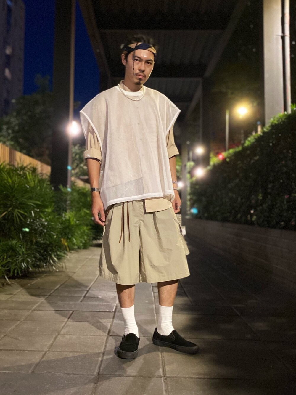 「ootd、街頭穿搭、outfit、fashion、同系色コーデ、VANS、日系極簡、休日スタイル、休日コーデ、休閒」｜「good logoのアイテム（ベスト、ホワイト系）」を使った、ctboi さん（メンズ・175cm）の秋コーディネートの1枚目の写真