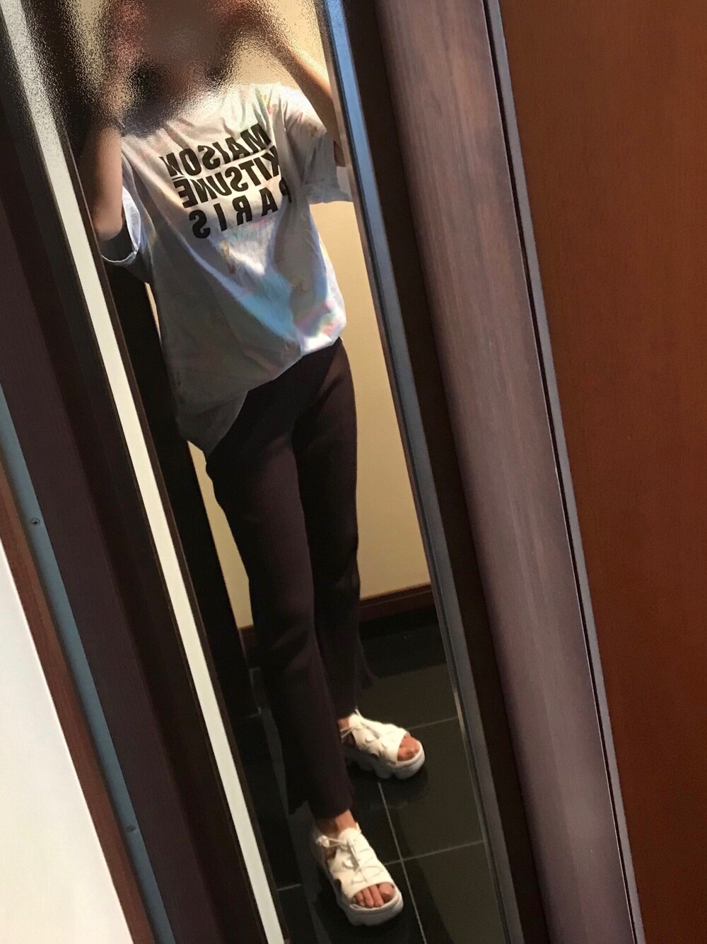 「休日スタイル、大人カジュアル、ラクチンコーデ、ニットパンツ、MAISON KITSUNE、gallardagalante、NIKE」｜「GALLARDAGALANTEのリブパンツ（その他パンツ、ブラウン系）」を使った、aliyさん（レディース・170cm）の夏コーディネートの1枚目の写真