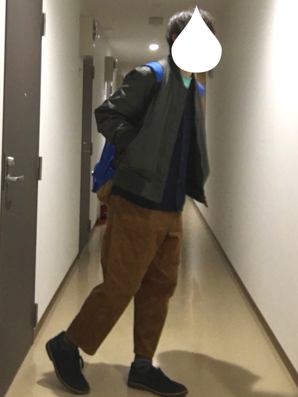 「シンプル、おしゃれさんと繋がりたい、ゆるコーデ、フォローミー、オトナカジュアル」｜「RAGEBLUEのPEサテンオープンカラーシャツ/769575（シャツ/ブラウス、ブルー系）」を使った、ナオさん（メンズ・179cm）の冬コーディネートの1枚目の写真