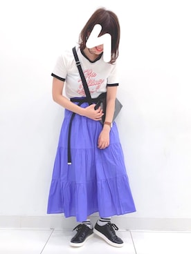 「GU（ジーユー）のアイテム（スカート、ブルー系）」を使った、aochanさん（レディース・164cm）の春コーディネート