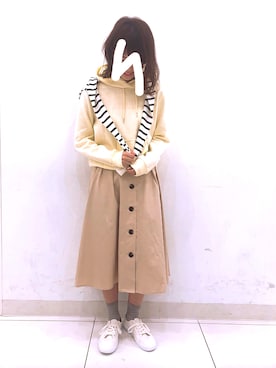 「GU（ジーユー）のアイテム（スカート、ベージュ系）」を使った、aochanさん（レディース・164cm）の春コーディネート