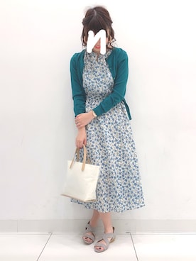 「GU（ジーユー）のアイテム（ワンピース、ホワイト系）」を使った、aochanさん（レディース・164cm）の春コーディネート