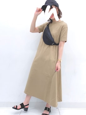 「GU（ジーユー）のアイテム（ワンピース、ベージュ系）」を使った、aochanさん（レディース・164cm）の春コーディネート