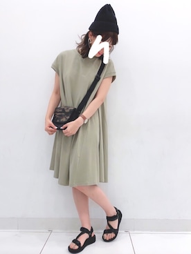 「GU（ジーユー）のアイテム（ワンピース、グリーン系）」を使った、aochanさん（レディース・164cm）の夏コーディネート