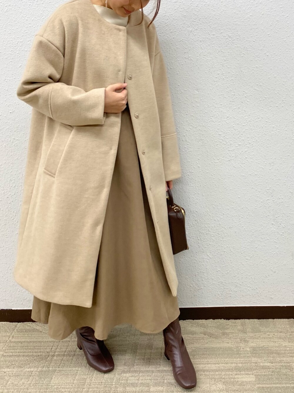 「ワントーンコーデ、ベージュコーデ、ノーカラーコート、ワンピース、ブーツ、ウールコート、レトロガール、プチプラ」｜「RETRO GIRLのウール混ノーカラーコート（ノーカラージャケット、ブラウン系）」を使った、RETROGIRLさん（レディース・158cm）の秋コーディネートの1枚目の写真