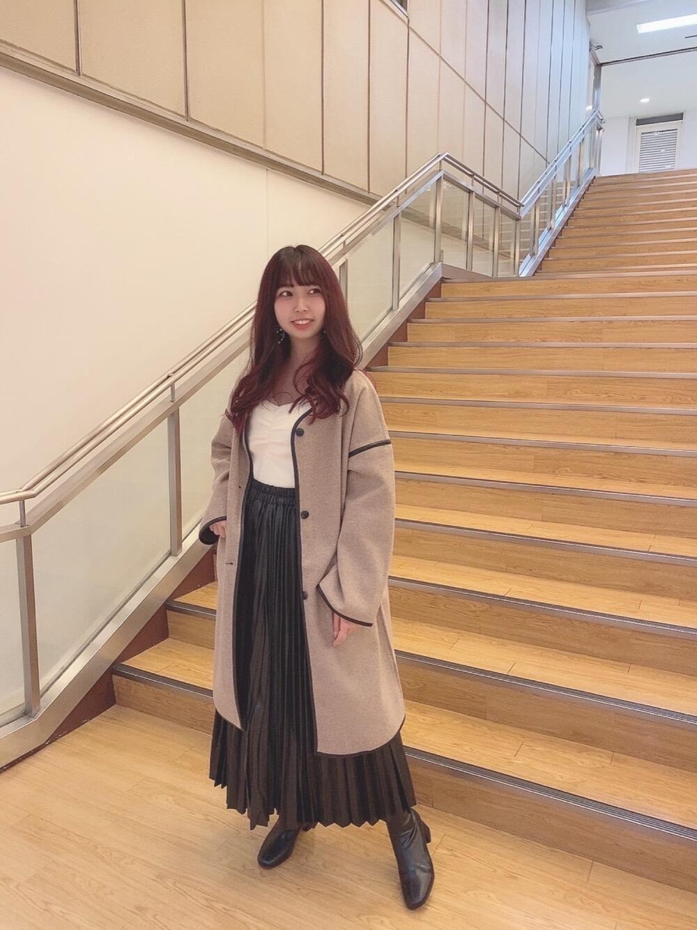 「プリーツスカート、パイピング、プチプラコーデ、レトロガール、パイピングコート、レトロガールコーデ、トレンドファッション、retrogirl_ootd」｜「RETRO GIRLのパイピングコート（その他アウター、ブラウン系）」を使った、RETROGIRLさん（レディース・159cm）の秋コーディネートの1枚目の写真