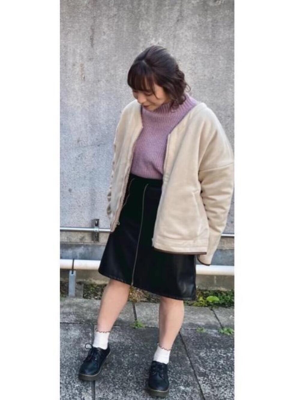 「レザースカート、プチプラコーデ、レトロガール、ボアブルゾン、もちもちニット、レトロガールコーデ、トレンドファッション、retrogirl_ootd、低身長コーデ」｜「RETRO GIRLのラバーソールシューズ（その他シューズ、ブラック系）」を使った、RETROGIRLさん（レディース・151cm）の冬コーディネートの1枚目の写真