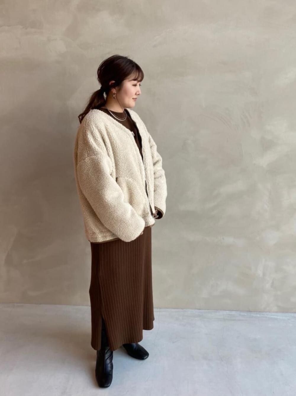 「大人コーデ、デートコーデ、プチプラコーデ、レトロガール、ボアブルゾン、レトロガールコーデ、トレンドファッション、retrogirl_ootd」｜「RETRO GIRLの【セットアイテム】キャミニットセットワンピ（ワンピース、ブラウン系）」を使った、RETROGIRLさん（レディース・153cm）の冬コーディネートの1枚目の写真