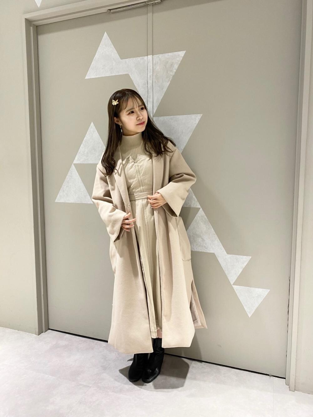 「ワントーンコーデ、ジャンスカ、プチプラコーデ、レトロガール、甘めコーデ、レトロガールコーデ、トレンドファッション、retrogirl_ootd」｜「RETRO GIRLのスクエアトゥブーツ（ブーツ、ブラック系）」を使った、RETROGIRLさん（レディース・155cm）の冬コーディネートの1枚目の写真