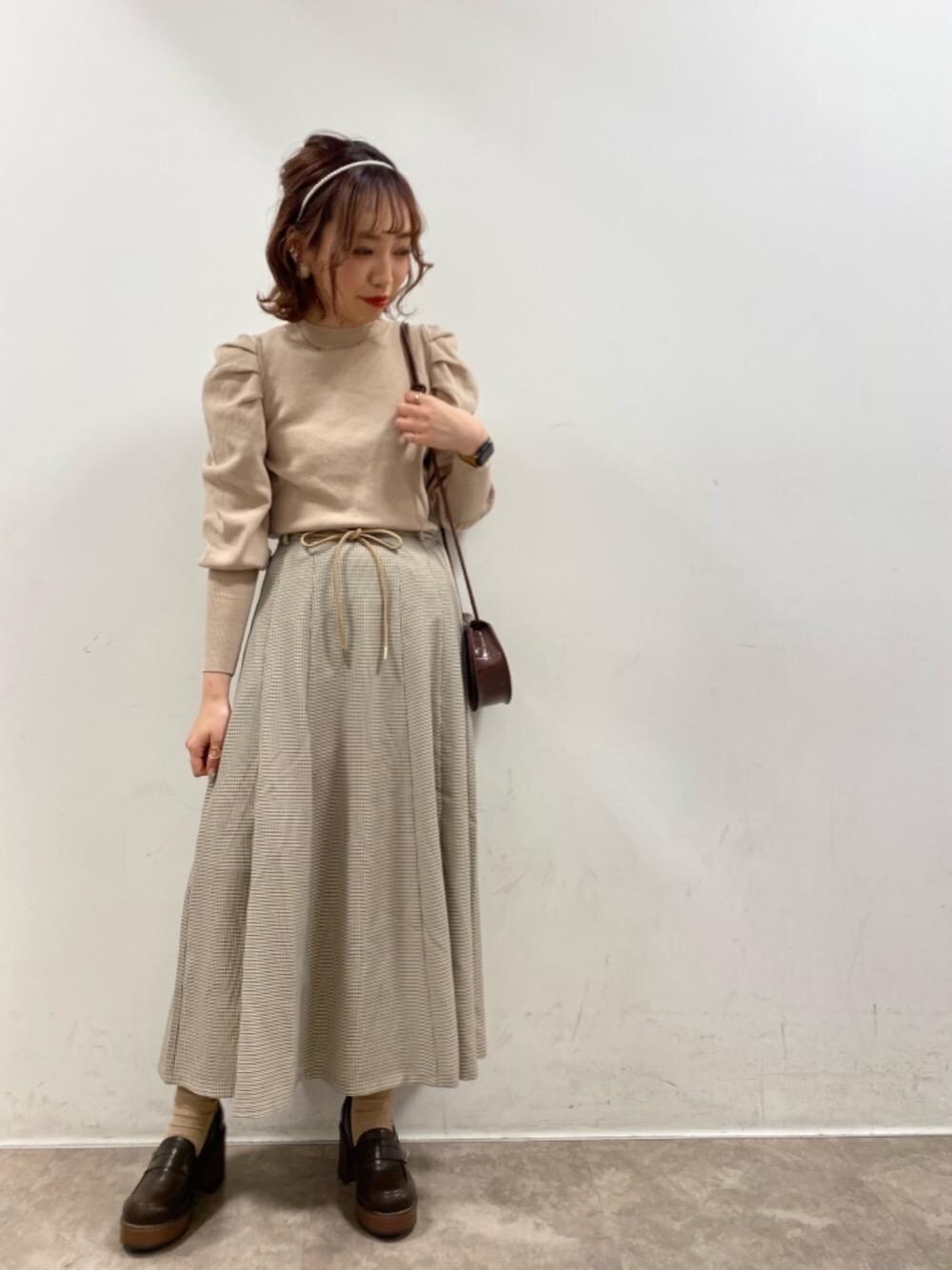 「デートコーデ、プチプラコーデ、バレンタイン、チョコレート、大人ガーリー、レトロガール、レトロガールコーデ、トレンドファッション、チョコ色に染まれ、retrogirl_ootd」｜「RETRO GIRLのサークルフラップショルダー（ショルダーバッグ、ブラウン系）」を使った、RETROGIRLさん（レディース・157cm）の冬コーディネートの1枚目の写真