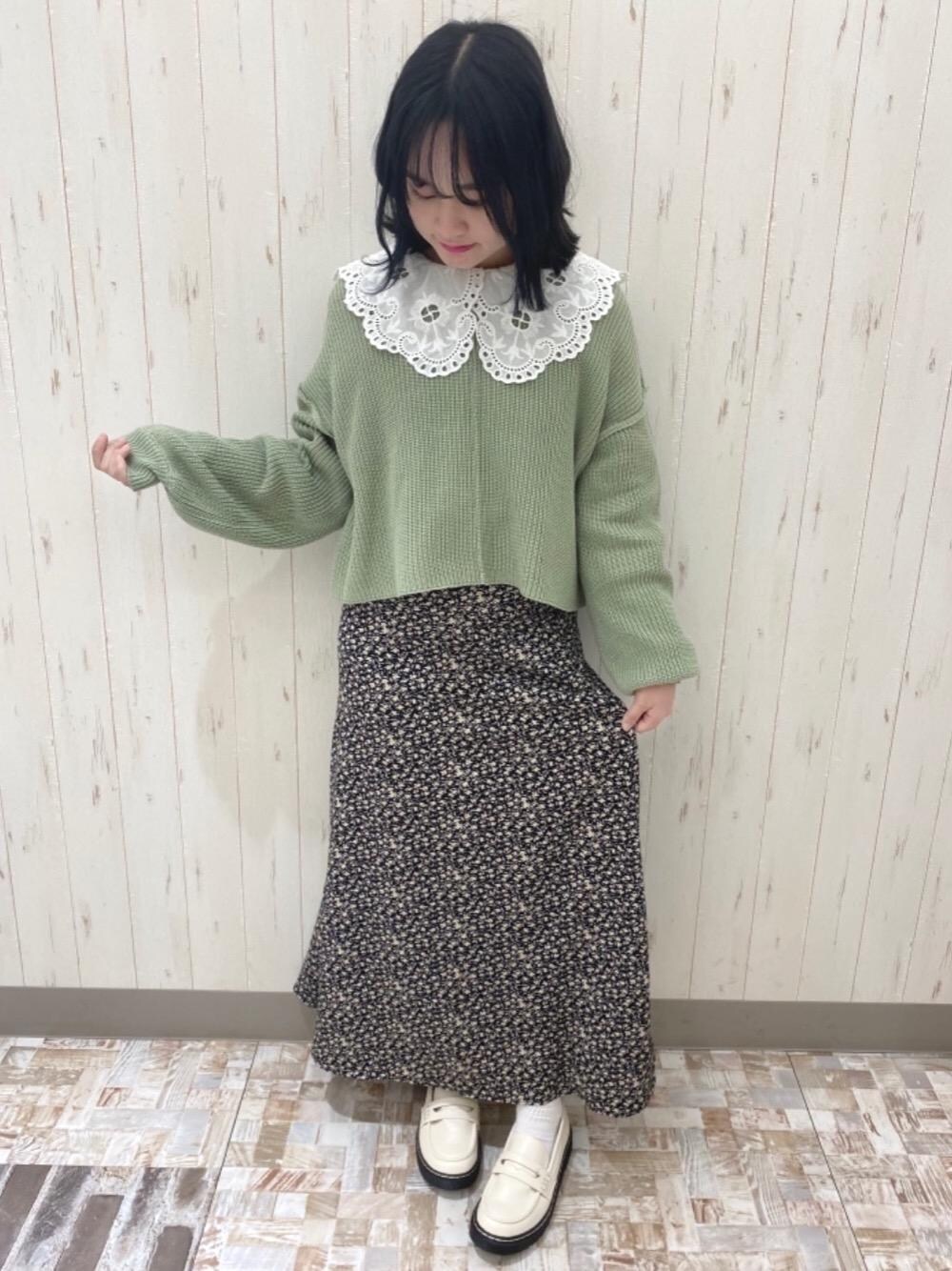 「プチプラ、プチプラコーデ、RETRO GIRL、低身長コーデ、レトロガール、アトレ川崎、レトロガールコーデ、トレンドファッション、retrogirl_ootd、デカ襟ブラウス」｜「RETRO GIRLのレース襟ブラウス（シャツ/ブラウス、ホワイト系）」を使った、RETROGIRLさん（レディース・154cm）の春コーディネートの1枚目の写真