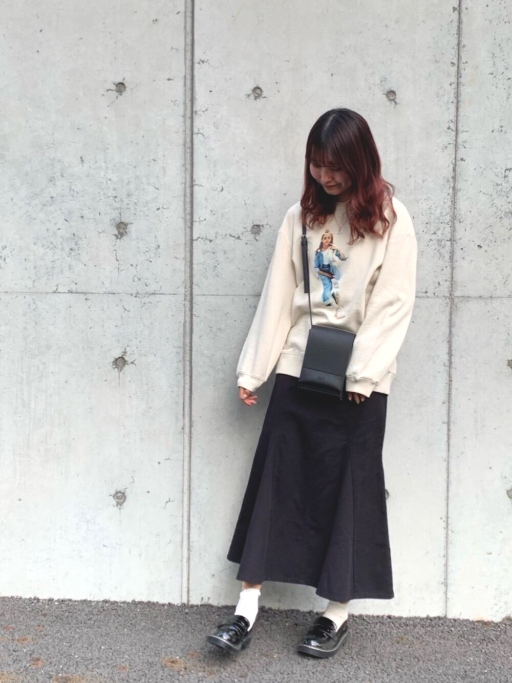「プチプラコーデ、カジュアルコーデ、レトロガール、高身長コーデ、レトロガールコーデ、トレンドファッション、retrogirl_ootd、モノトーン、オーバーサイズ、ビッグシルエット」｜「RETRO GIRLの厚底コインローファー（ローファー、ブラック系）」を使った、RETROGIRLさん（レディース・163cm）の春コーディネートの1枚目の写真