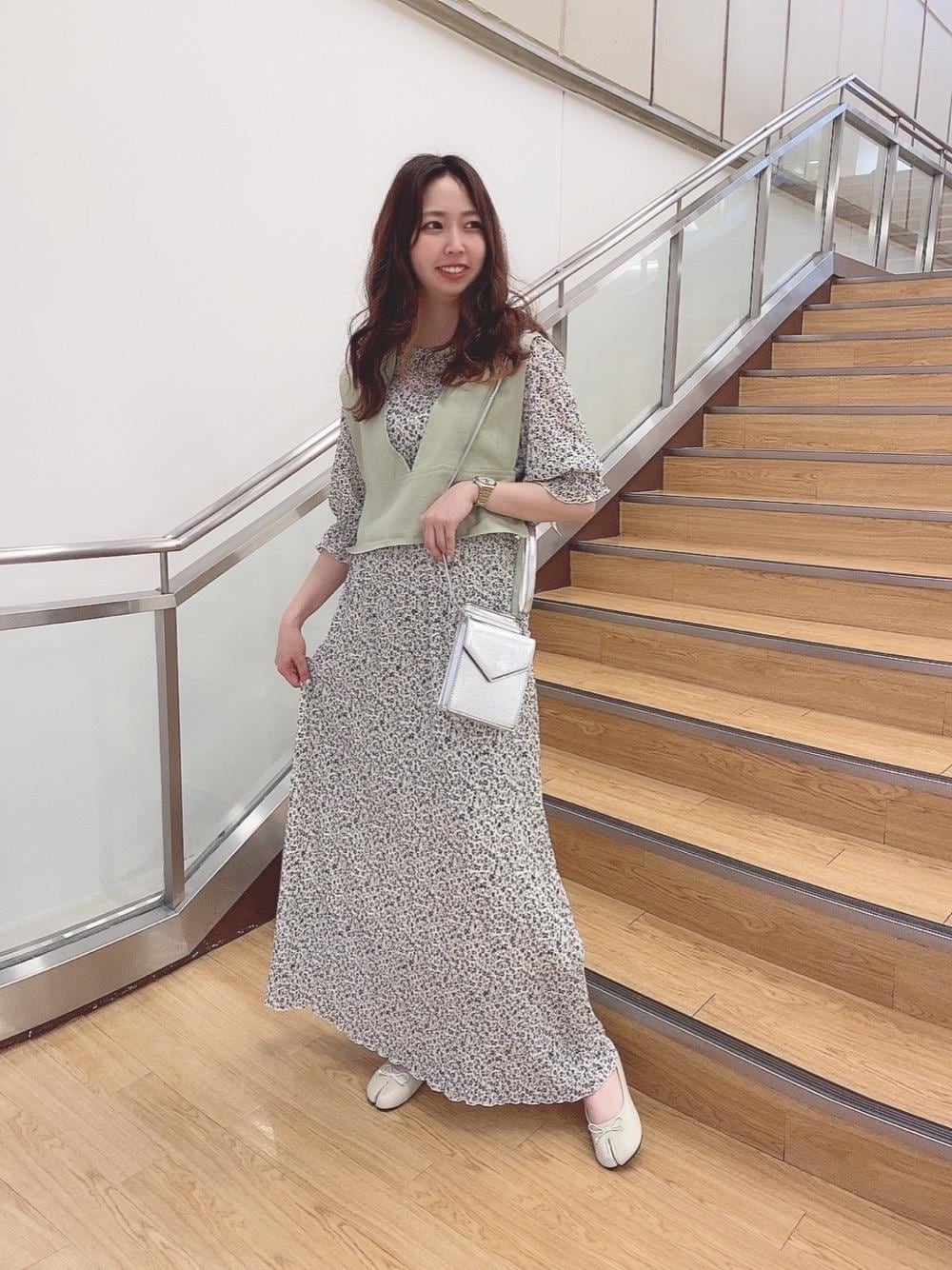 「プチプラコーデ、大人ガーリー、レトロガール、ガーリーコーデ、高身長コーデ、レトロガールコーデ、トレンドファッション、retrogirl_ootd」｜「RETRO GIRLのタビバレエシューズ（バレエシューズ、ホワイト系）」を使った、RETROGIRLさん（レディース・159cm）の春コーディネートの1枚目の写真