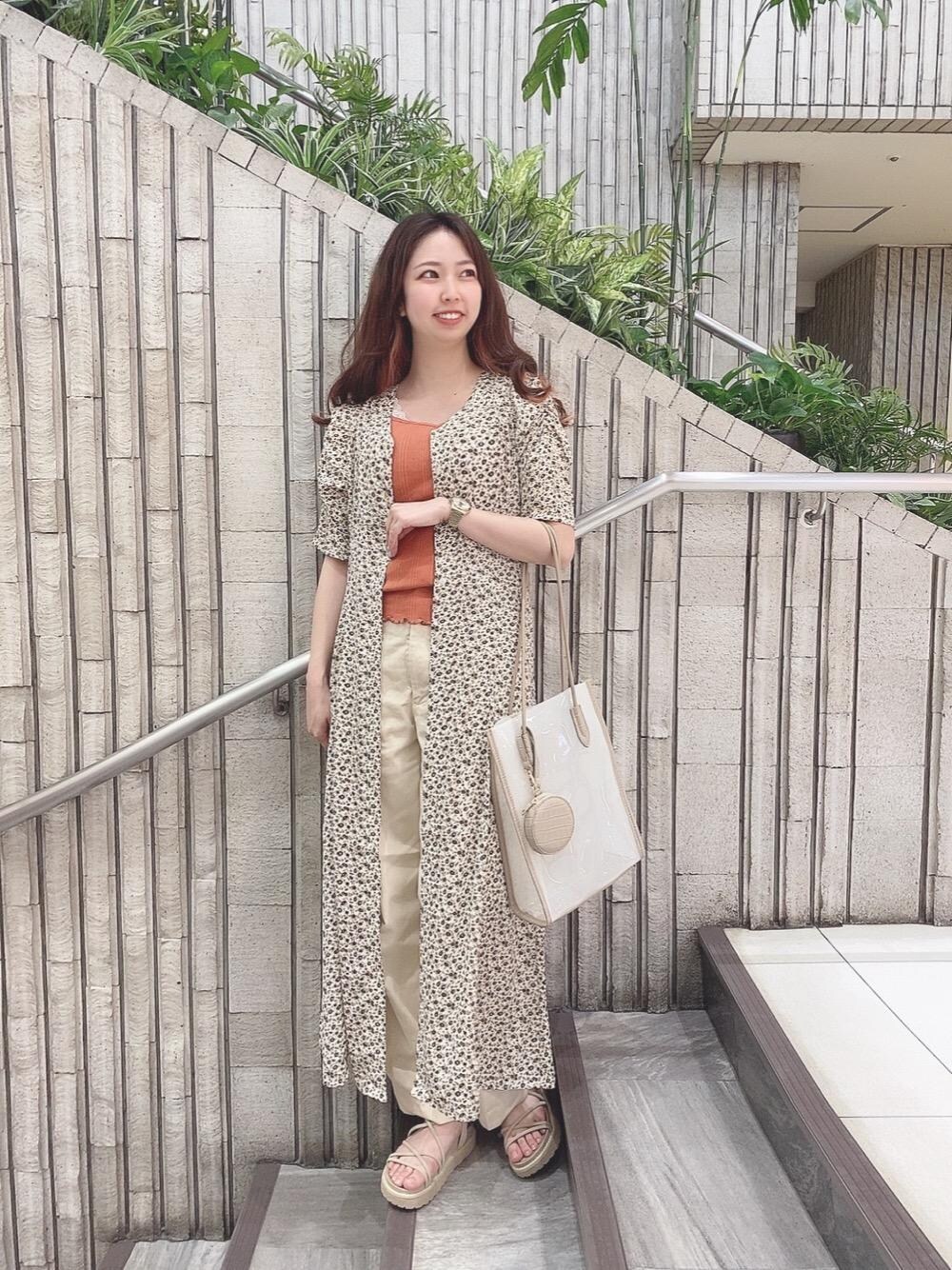 「花柄ワンピース、プチプラコーデ、レトロガール、ガーリーコーデ、ワンピースコーデ、高身長コーデ、骨格ウェーブ、レトロガールコーデ、トレンドファッション、retrogirl_ootd」｜「RETRO GIRLのベーカーパンツ（その他パンツ、ホワイト系）」を使った、RETROGIRLさん（レディース・159cm）の春コーディネートの1枚目の写真
