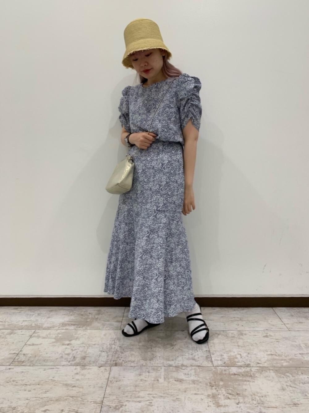 「ワンピース、休日コーデ、プチプラコーデ、大人ガーリー、レトロガール、ガーリーコーデ、レトロガールコーデ、トレンドファッション、retrogirl_ootd、ぶるー」｜「RETRO GIRLのガマグチショルダーバッグ（ショルダーバッグ、ゴールド系）」を使った、RETROGIRLさん（レディース・160cm）の夏コーディネートの1枚目の写真